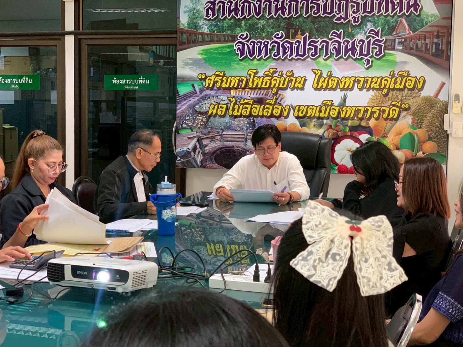 title - วันที่ 25 มีนาคม 2569 เวลา 08.30 น. นายวิทูล ประดิษฐบุญ ปฏิรูปที่ดินจังหวัดปราจีนบุรี  พร้อมด้วยผู้อำนวยการกลุ่มงานช่างและแผนที่ ผู้อำนวยการกลุ่มกฎหมาย ผู้อำนวยการกลุ่มการเงินบัญชีและจัดเก็บผลประโยชน์ ผู้อำนวยการกลุ่มยุทธศาสตร์และการปฏิรูปที่ดิน และเจ้าหน้าที่ ส.ป.ก.ปราจีนบุรี ที่เกี่ยวข้อง จัดการประชุมคณะทำงานตรวจสอบคุณสมบัติผู้ยื่นคำขอเข้าทำประโยชน์ในเขตปฏิรูปที่ดินจังหวัดปราจีนบุรี ครั้งที่ 8/2569 ณ ห้องประชุมสำนักงานการปฏิรูปที่ดินจังหวัดปราจีนบุรี